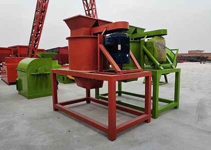 Fertilizer powder pulverizing machine