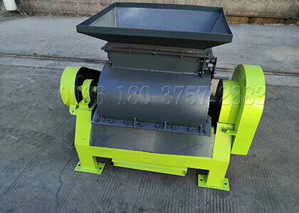 Urea fertilizer powder pulverizer